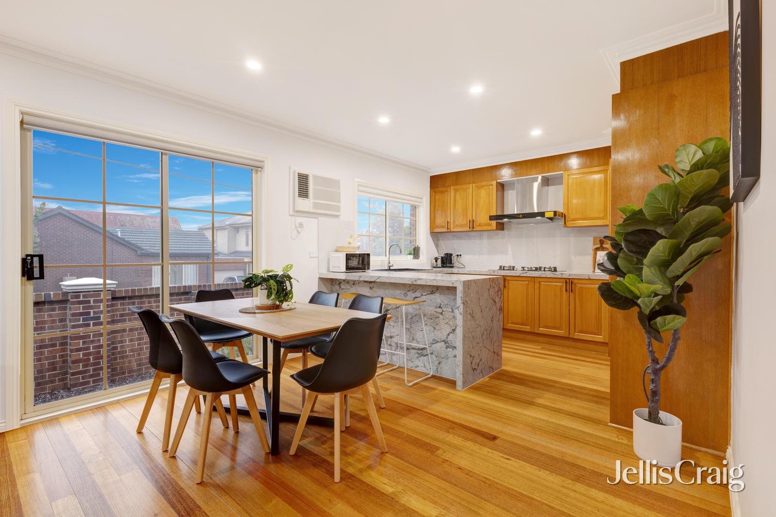 1/10 Hammence Street, Glen Waverley image 4