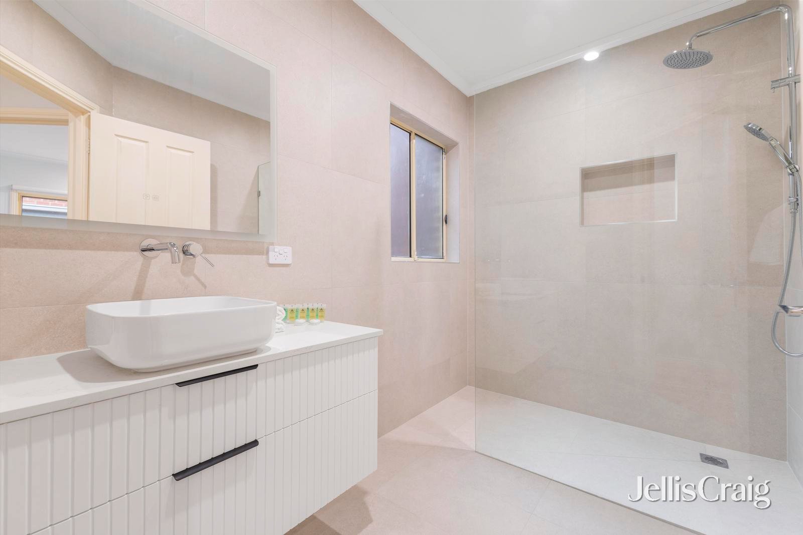 1/10 Hammence Street, Glen Waverley image 7