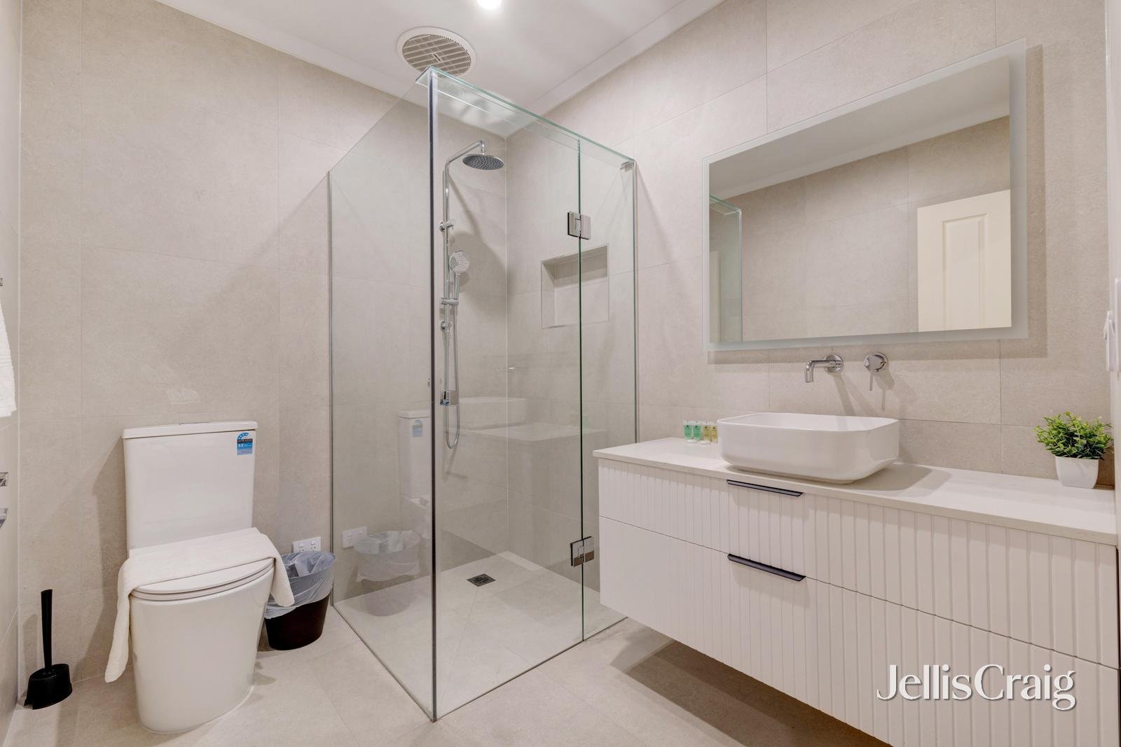 1/10 Hammence Street, Glen Waverley image 10