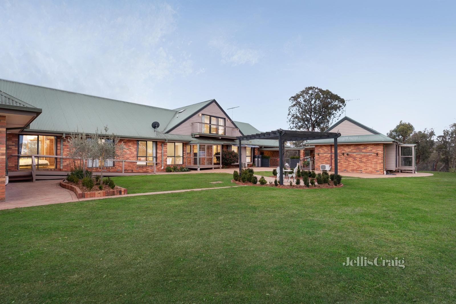 110 Heather Avenue, Hurstbridge image 1