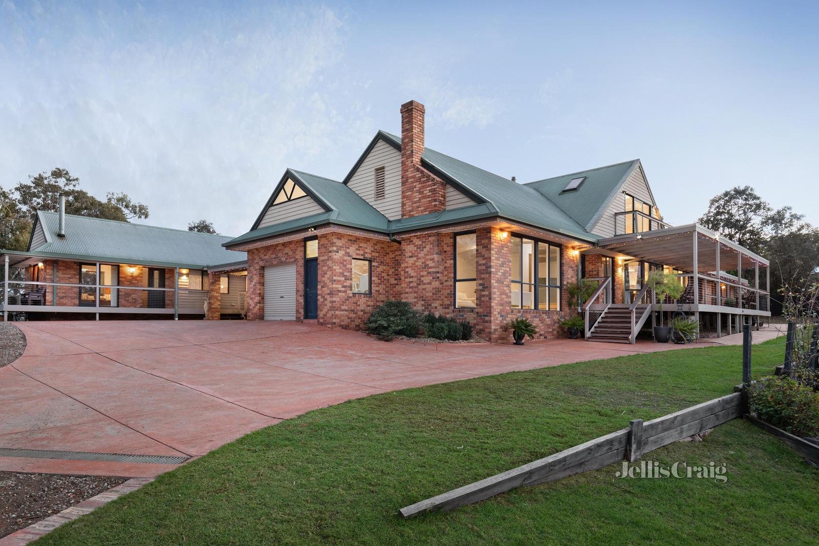 110 Heather Avenue, Hurstbridge image 2