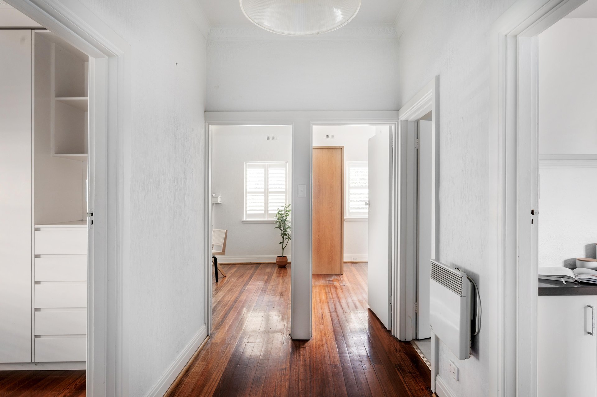 1 / 10 Irving Avenue PRAHRAN