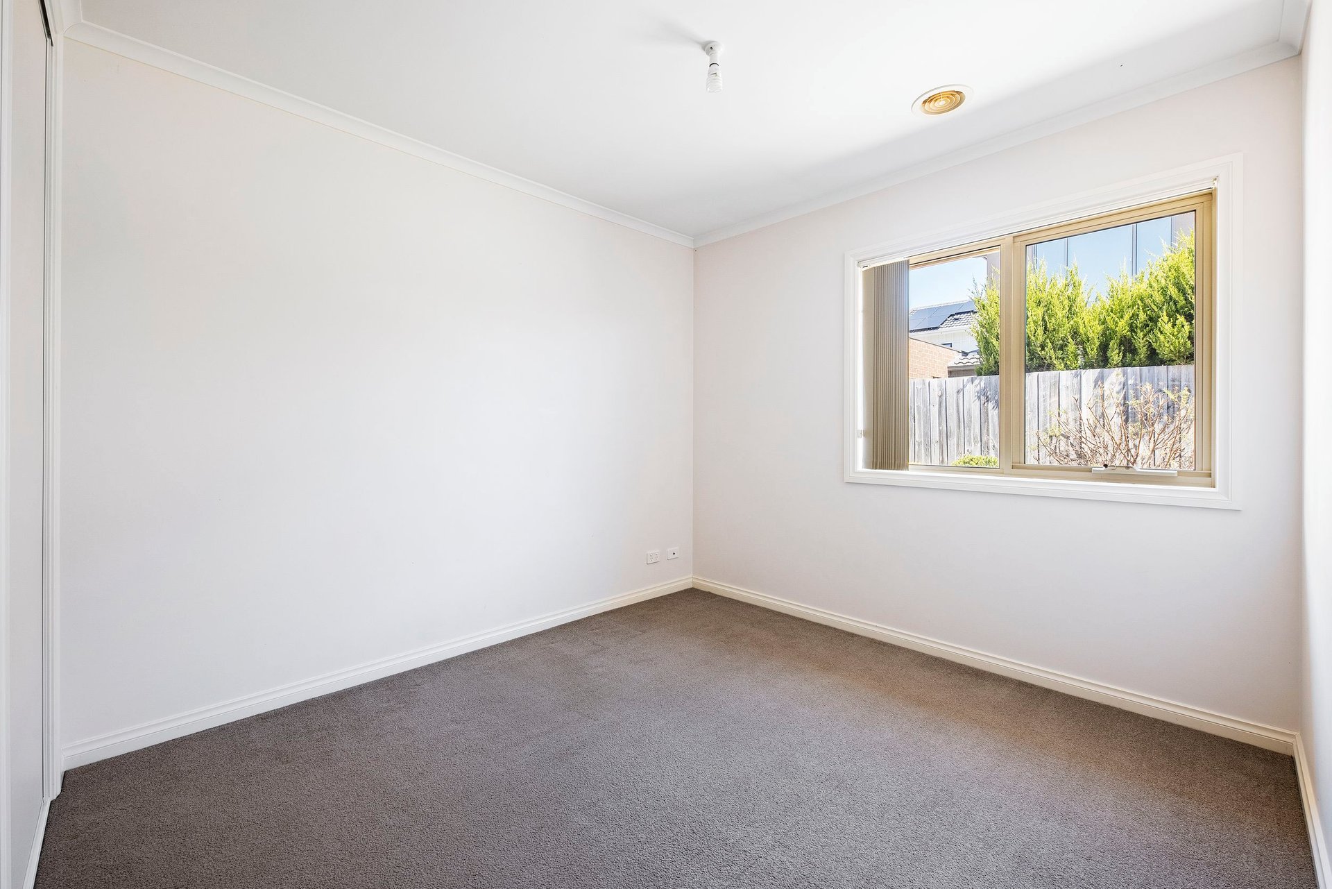 Property Gallery Thumbnail 8