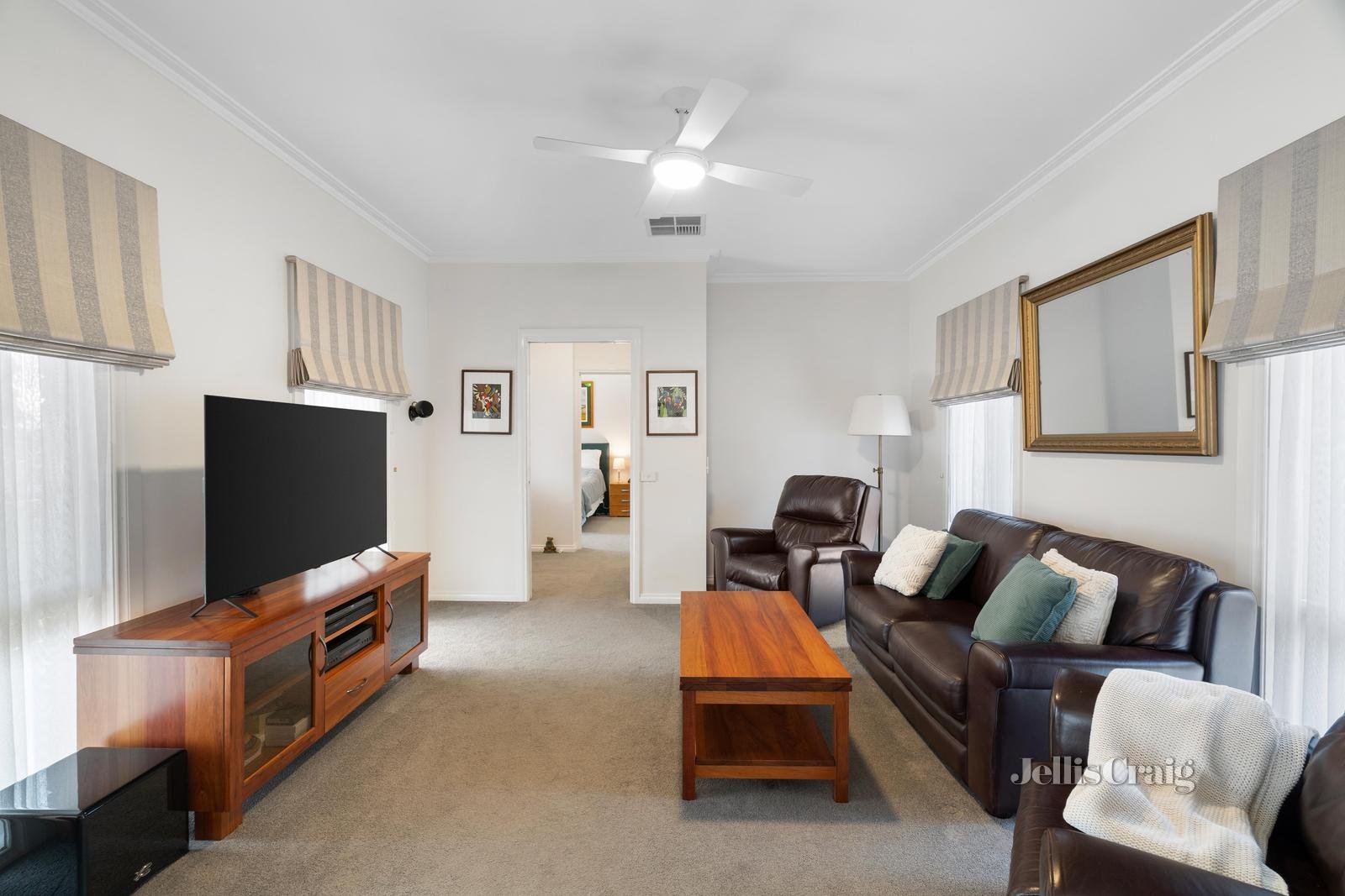 1/10 Lemana Crescent, Mount Waverley image 2