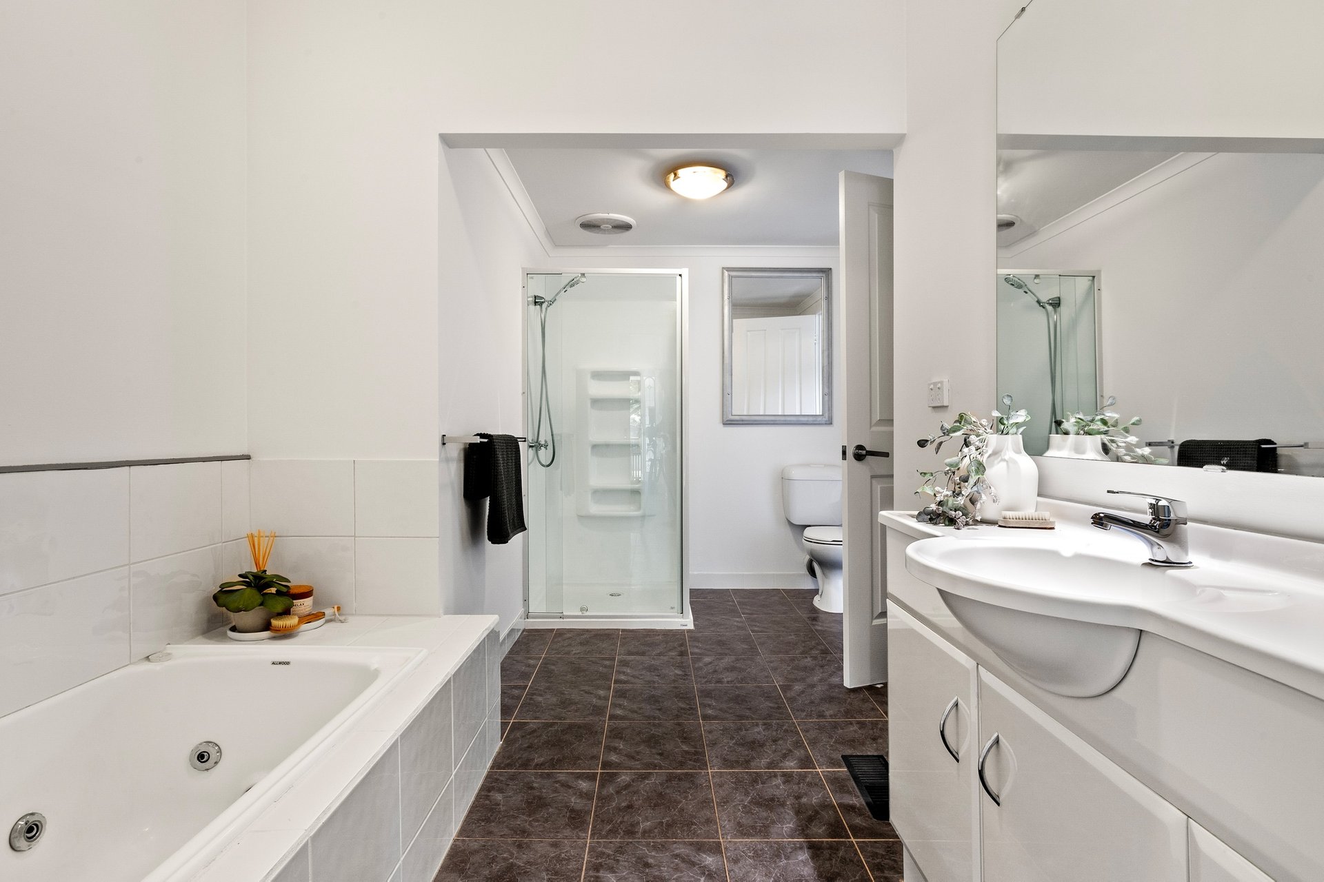 1/10 Lusher Road, Croydon image 6