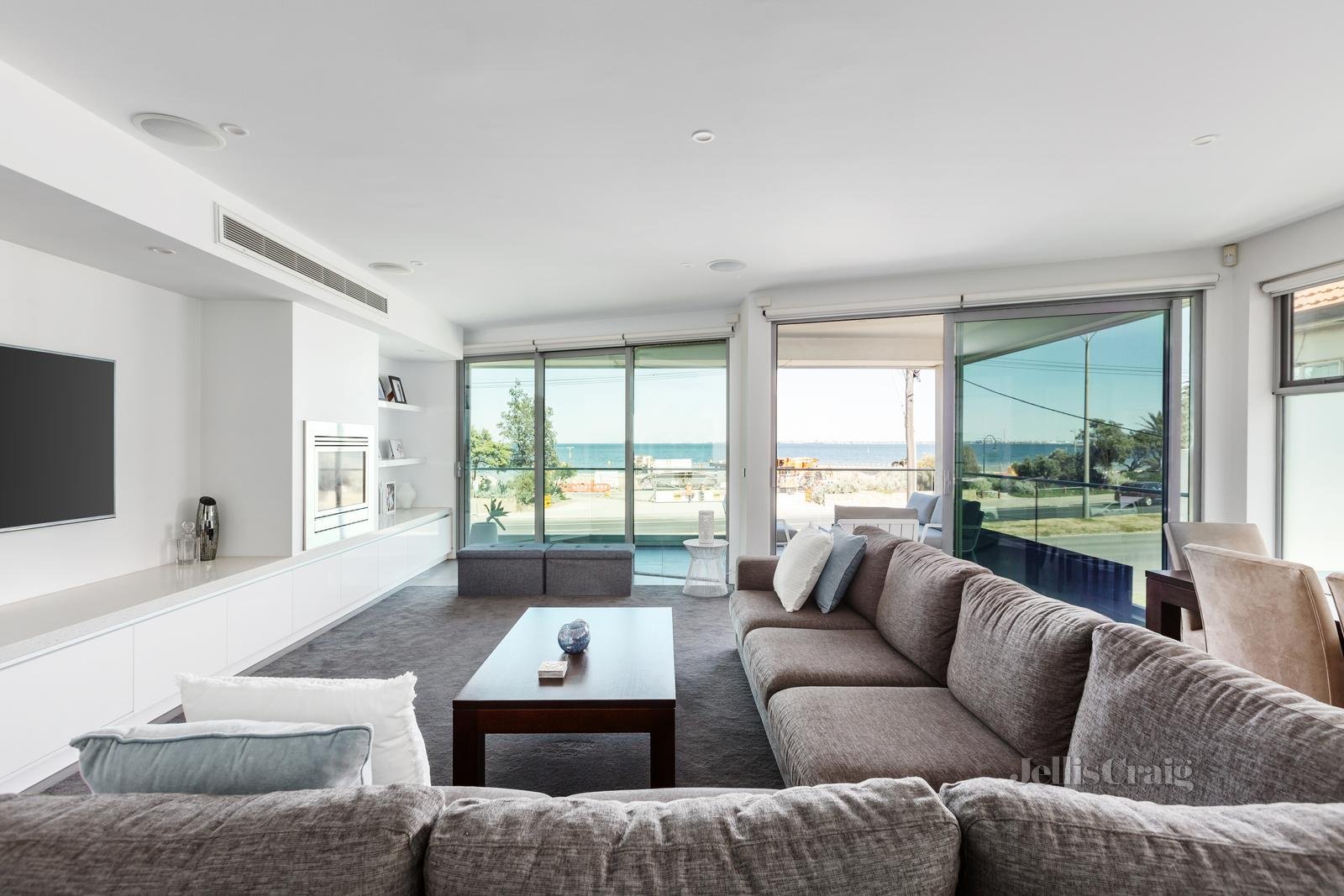 1/10 Marine Parade, St Kilda image 3