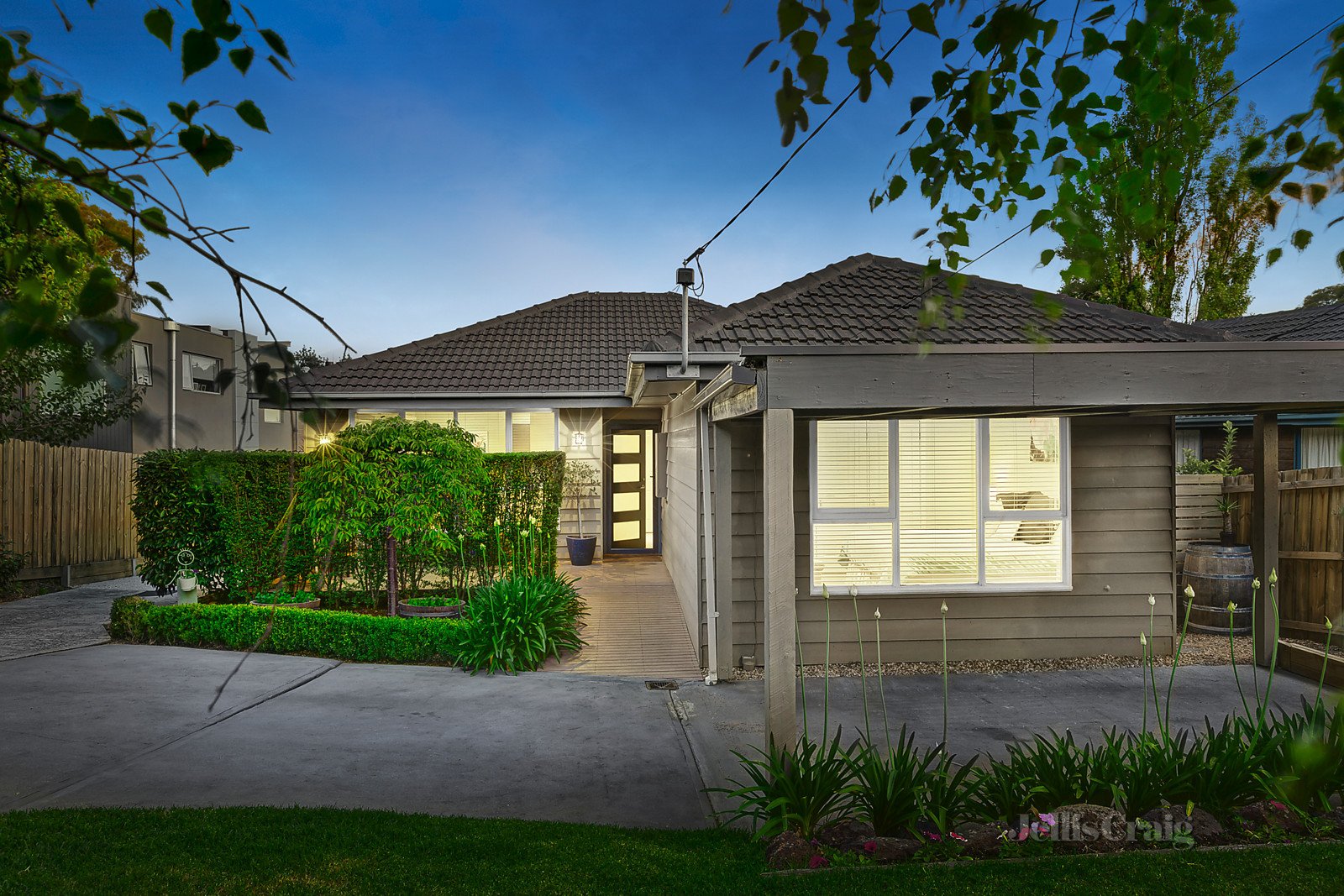 1/10 Millicent Avenue, Bulleen image 1