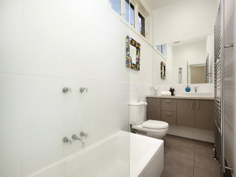 110 Mitford Street, Elwood image 9