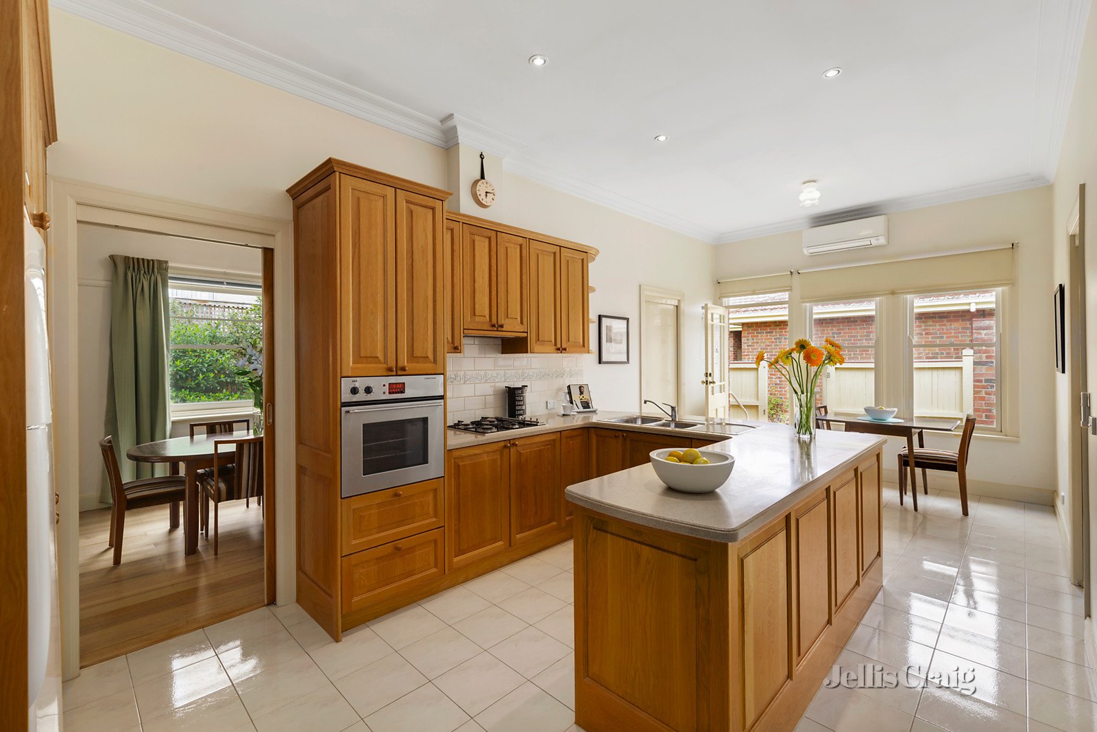 1/10 Nott Street, Balwyn image 3