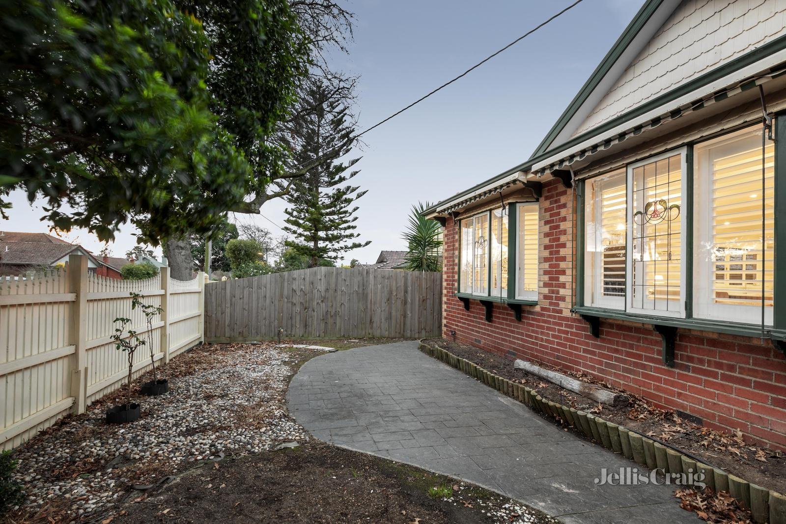 1/10 Oswin Street, Kew East image 3