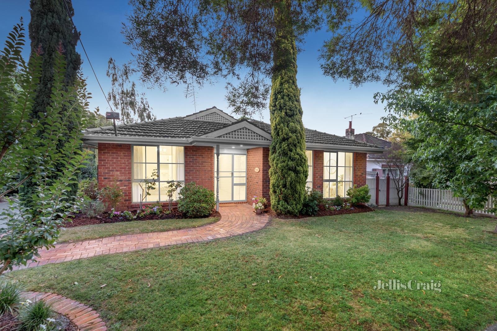 1/10 Parkside Street, Blackburn image 2