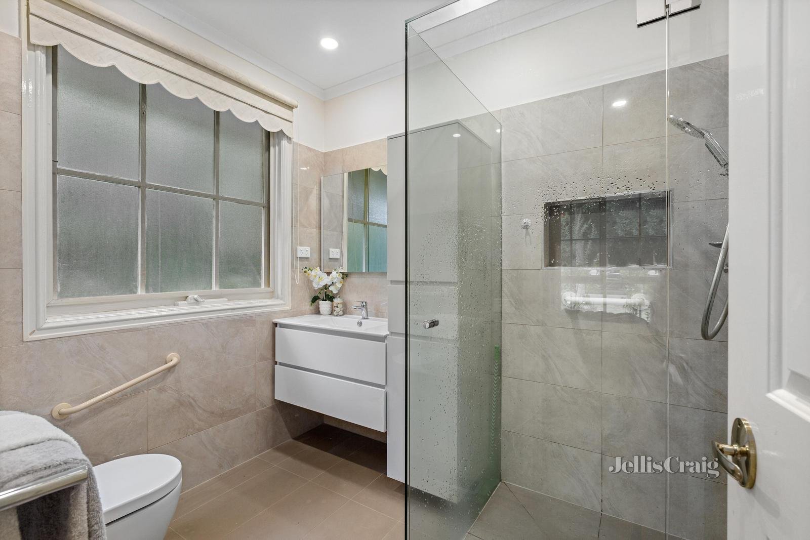 1/10 Parkside Street, Blackburn image 10