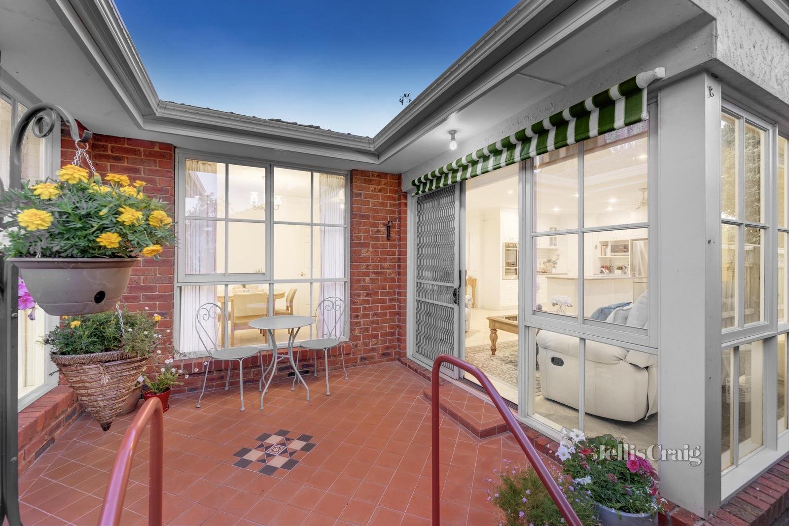 1/10 Parkside Street, Blackburn image 12