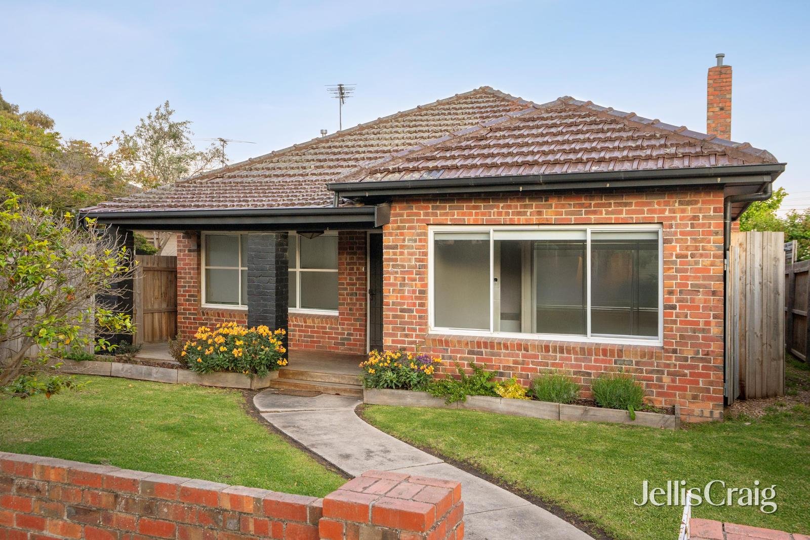 1/10 Philip Street, Manifold Heights image 1