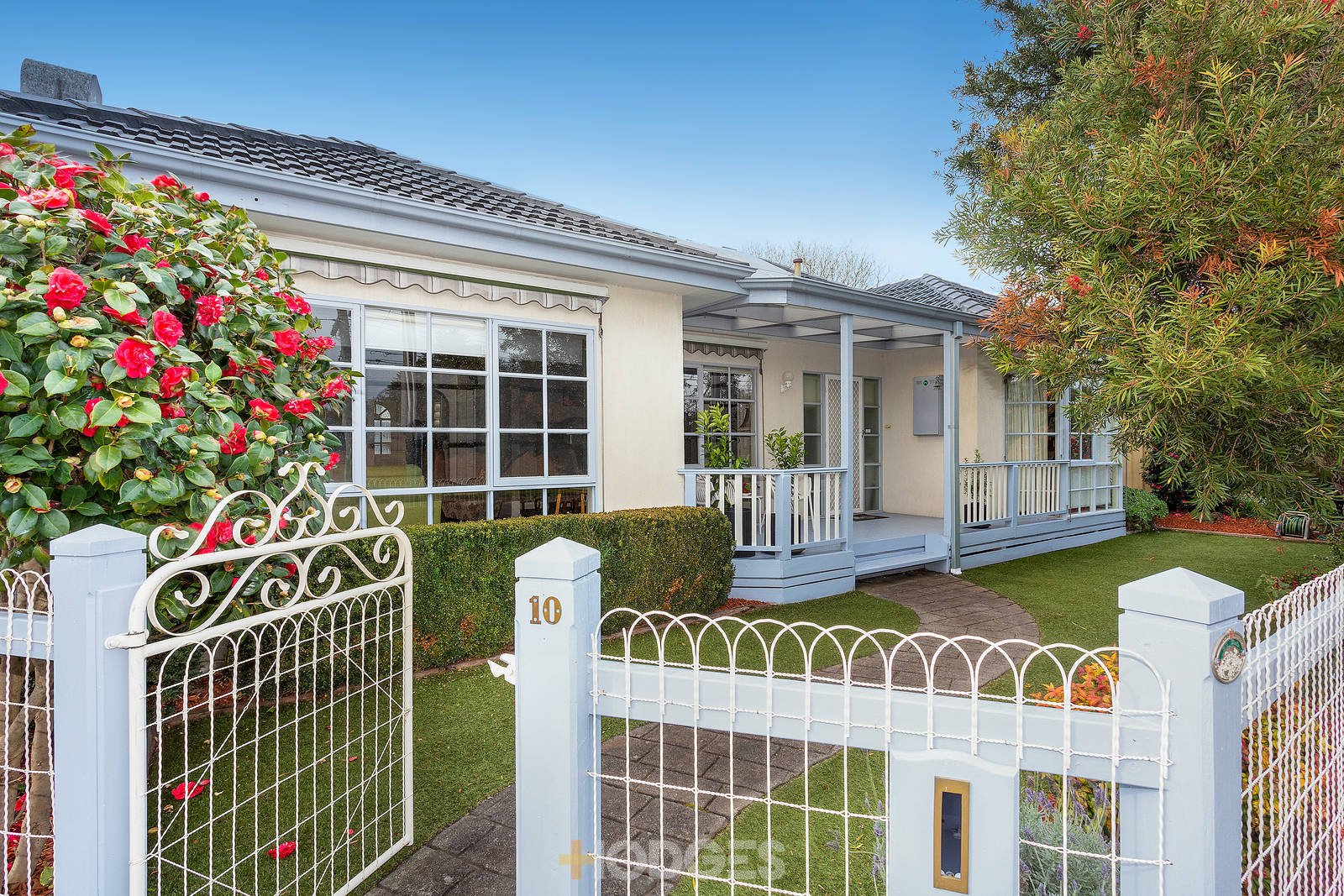 1 / 10 Riviera Street Mentone