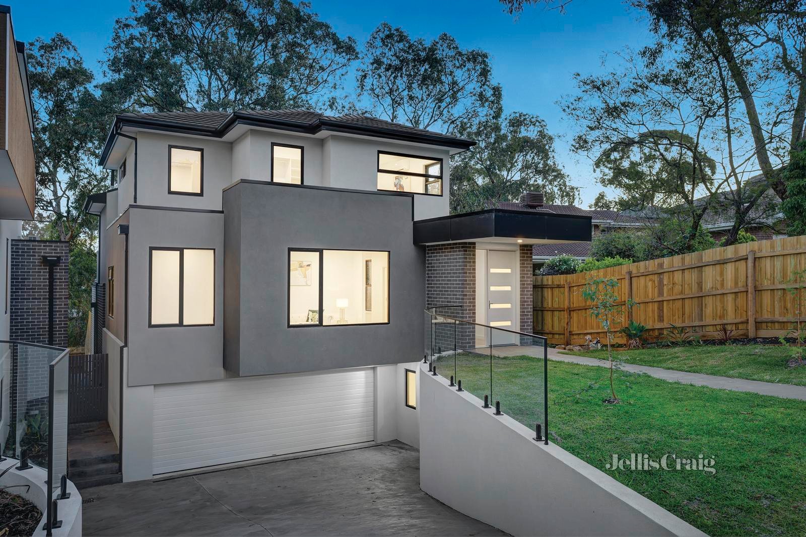 1/10 Seaton Court, Mount Waverley
- Print Image 1