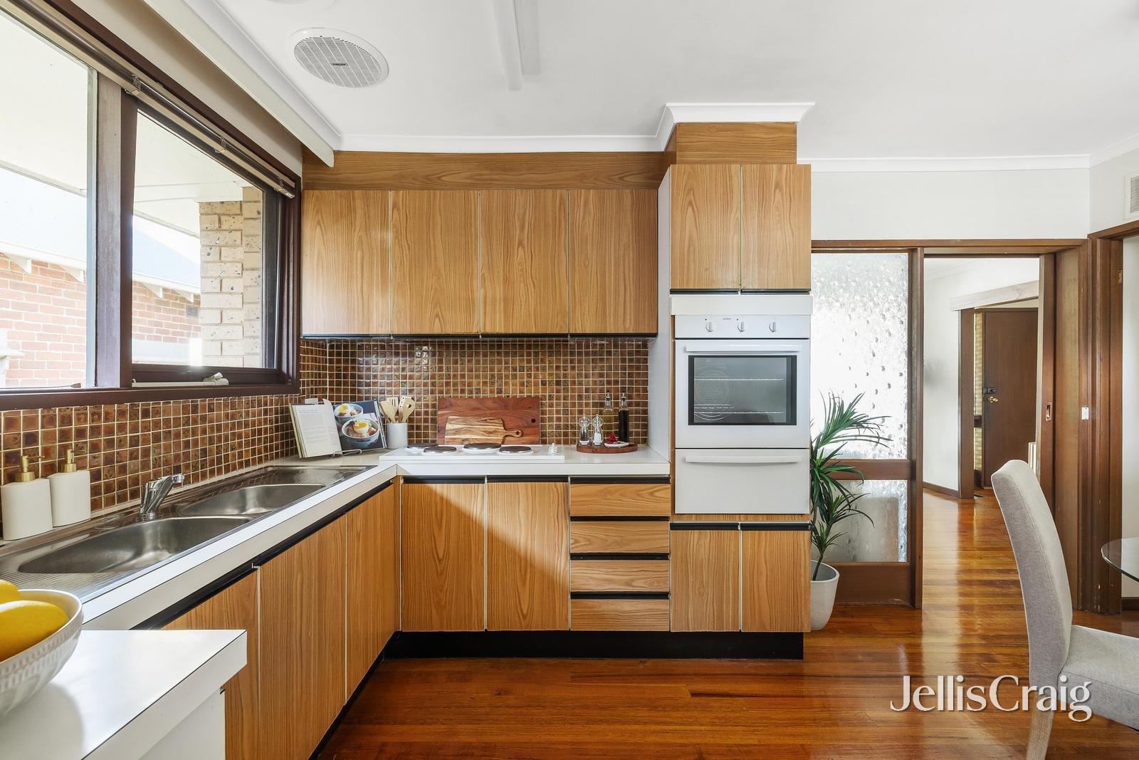 1/10 Seymour Grove, Camberwell image 3
