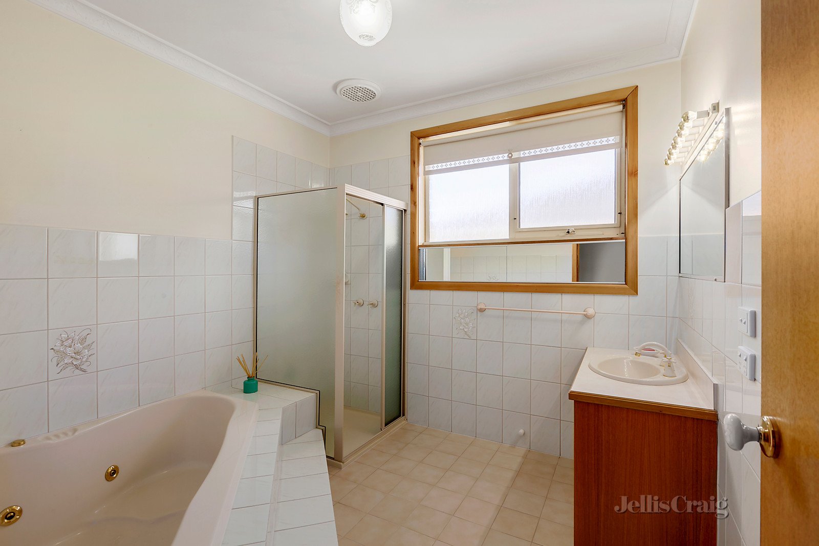 1/10 Wahroongaa Road, Murrumbeena image 7