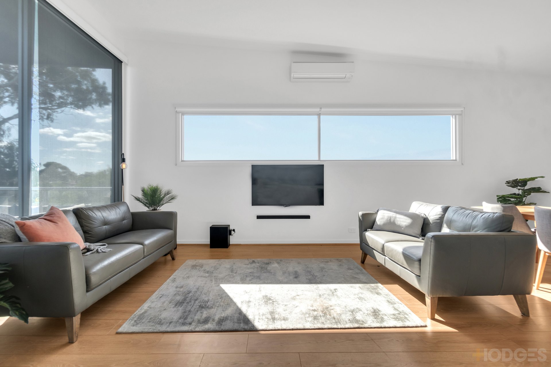 1 / 10 Warrigal Road Parkdale