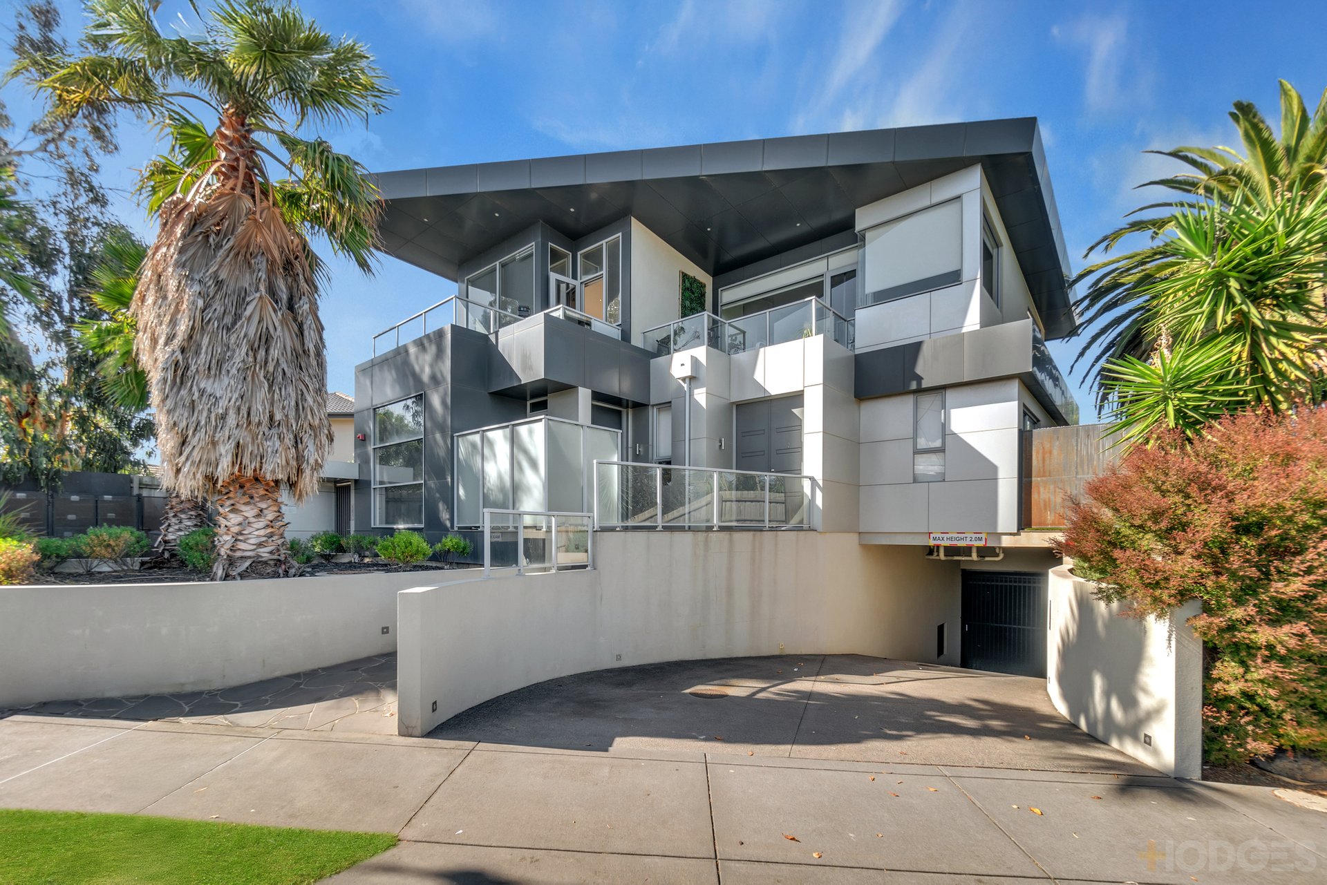 1 / 10 Warrigal Road Parkdale