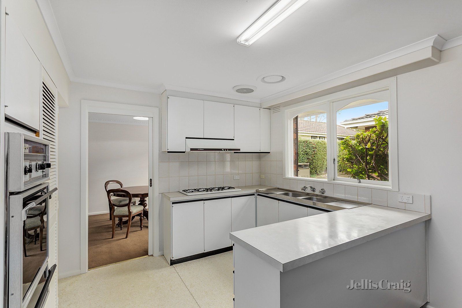 1/10 Westminster Street, Balwyn image 3