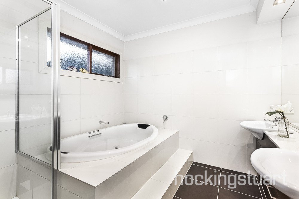 1/10 York Road, Glen Iris image 9