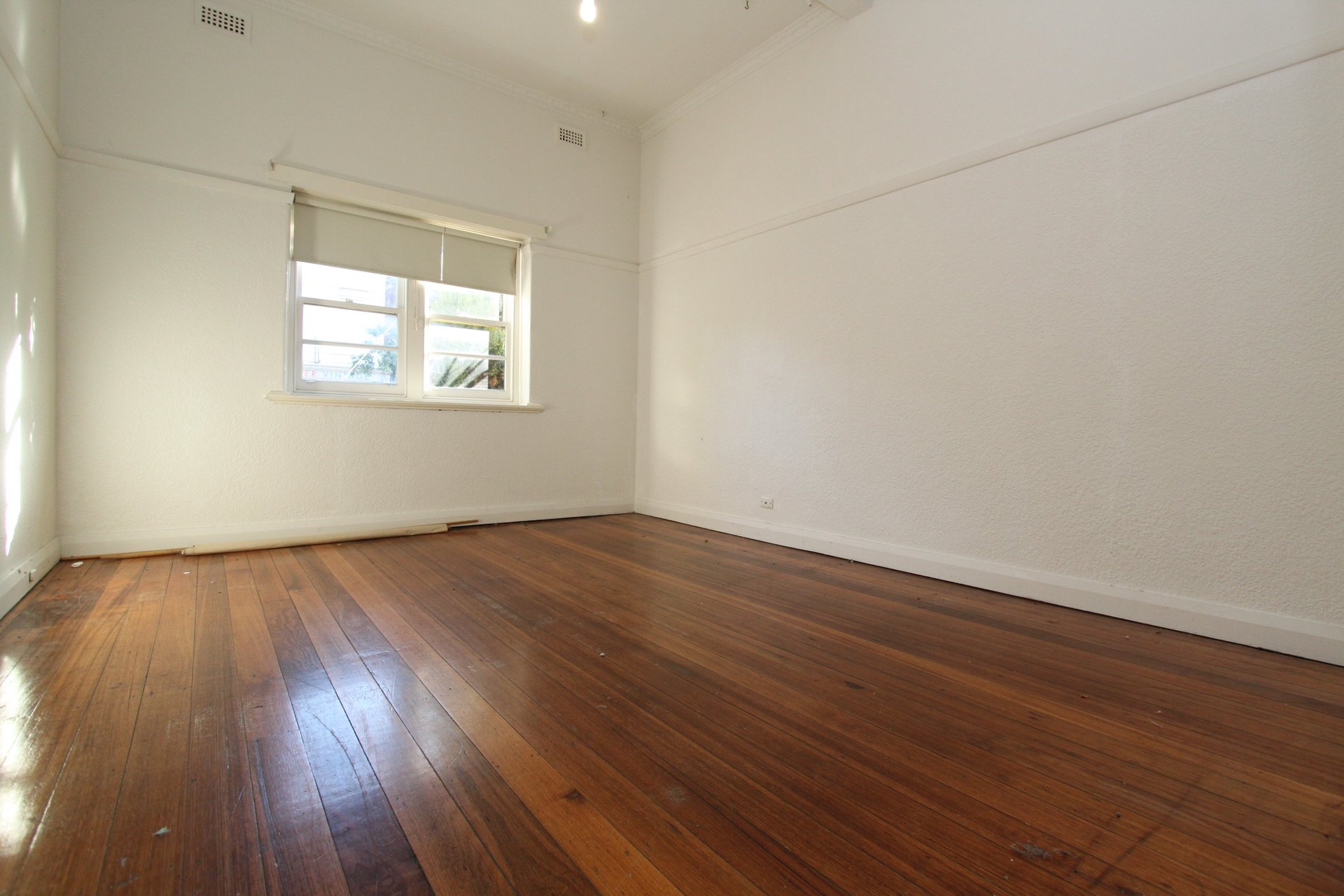 Property Gallery Thumbnail 6