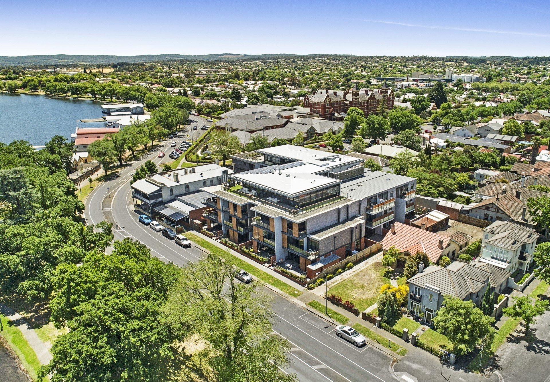 110/18-22 Wendouree Parade, Lake Wendouree image 1