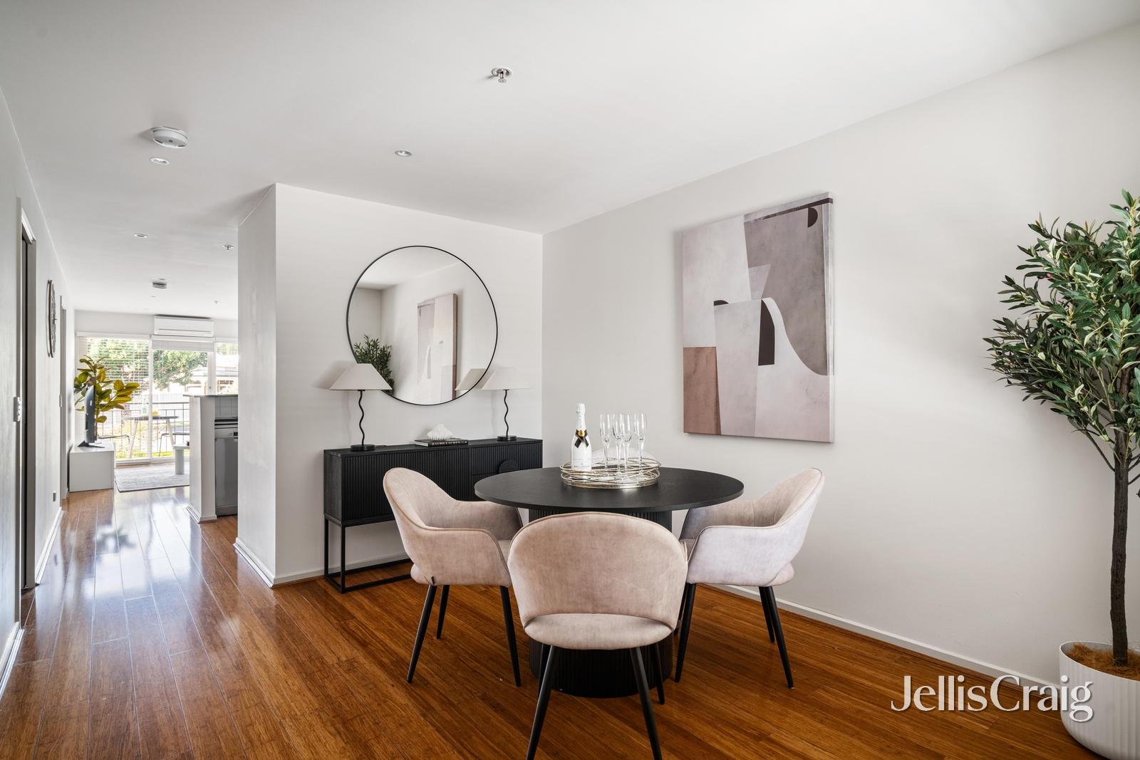 1/102 Camberwell Road, Hawthorn&nbsp;East image 2