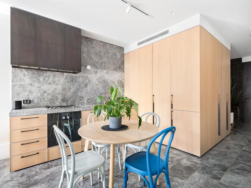 110/2 Pine Avenue, Elwood image 2