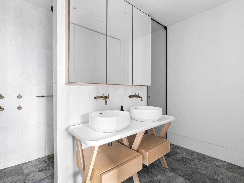110/2 Pine Avenue, Elwood image 11
