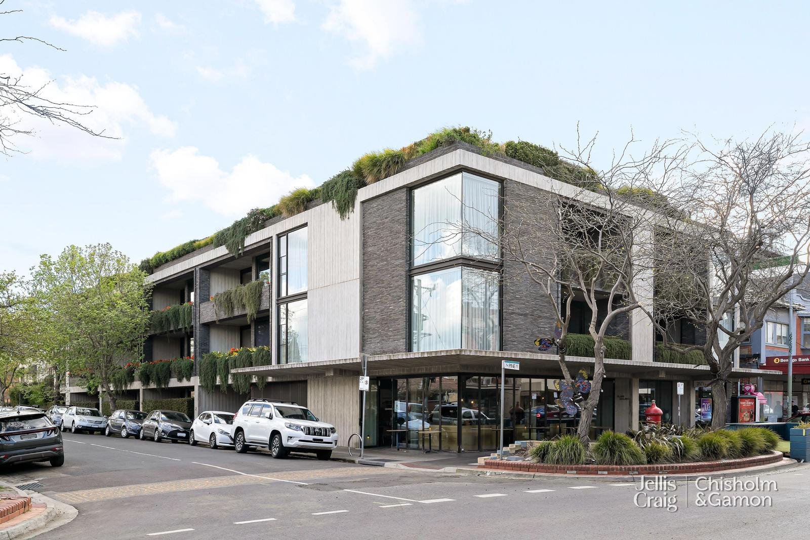 110/2 Pine Avenue, Elwood image 1