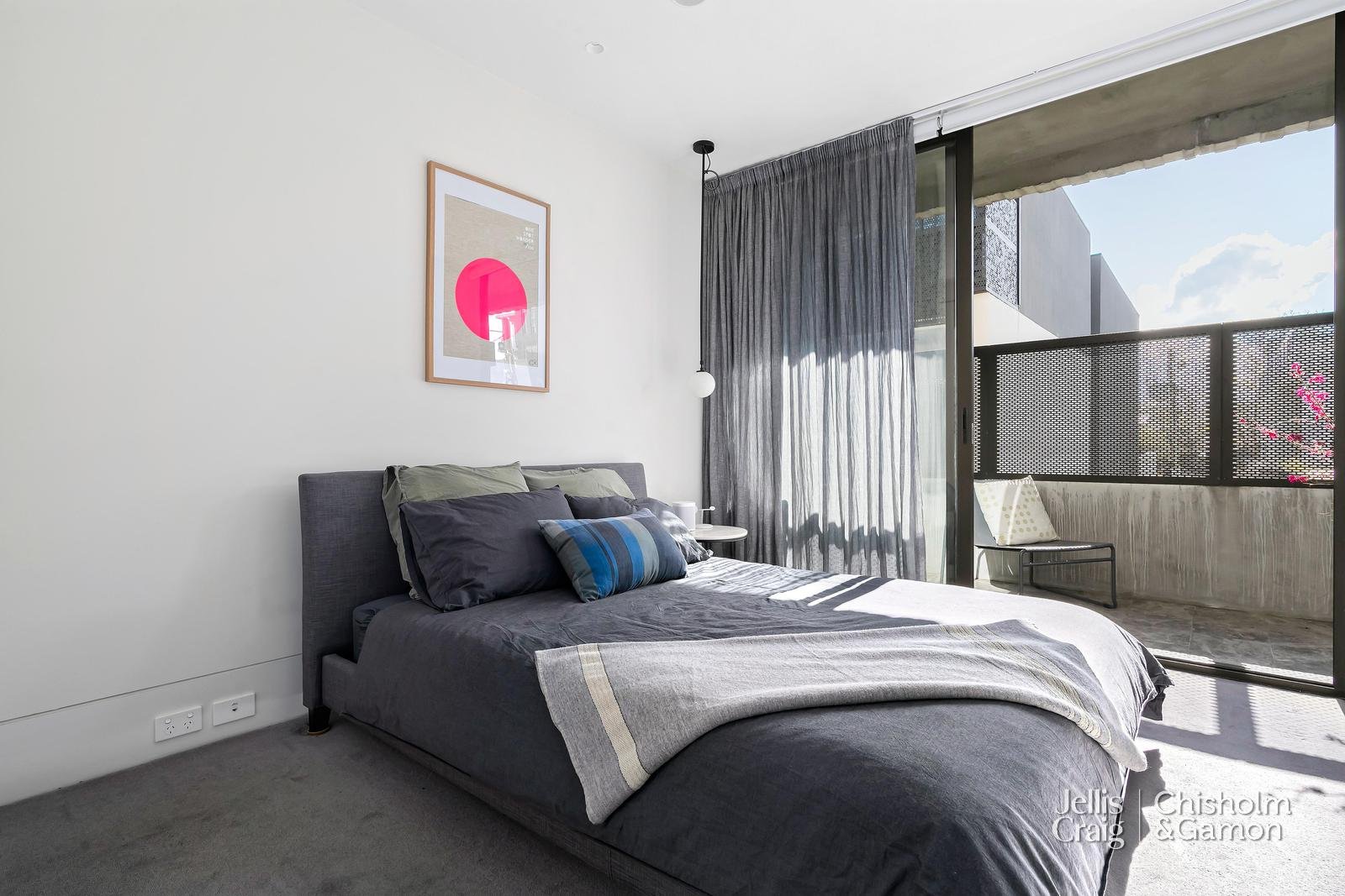 110/2 Pine Avenue, Elwood image 4
