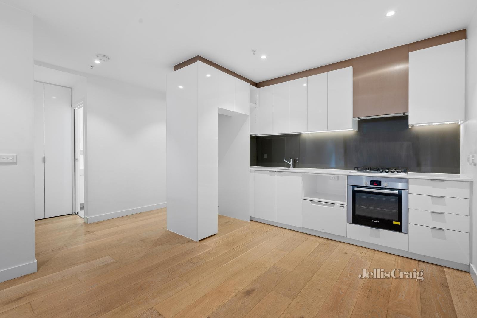 110/20 Queen Street, Blackburn image 5