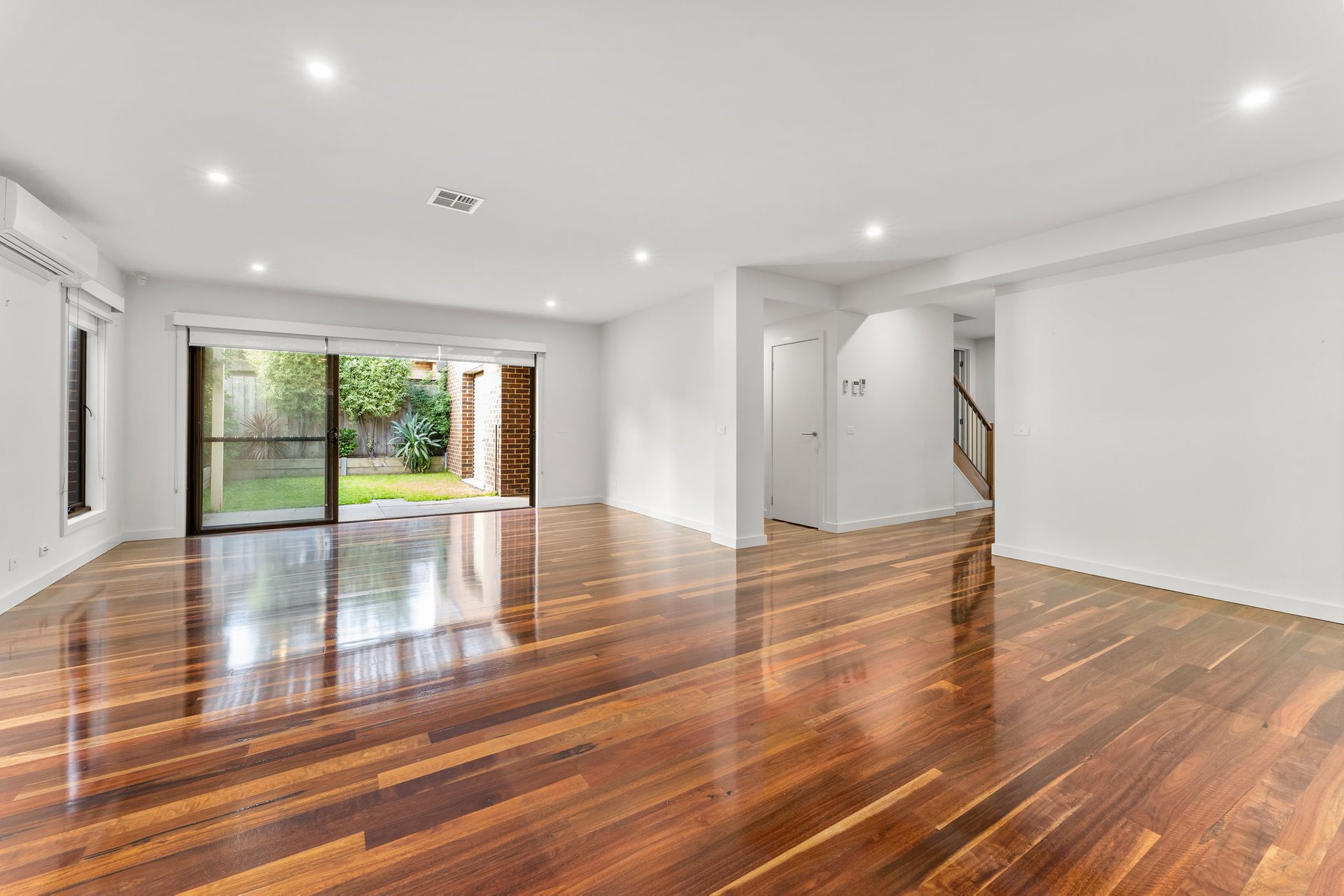 1/103 Church Road, Doncaster image 2