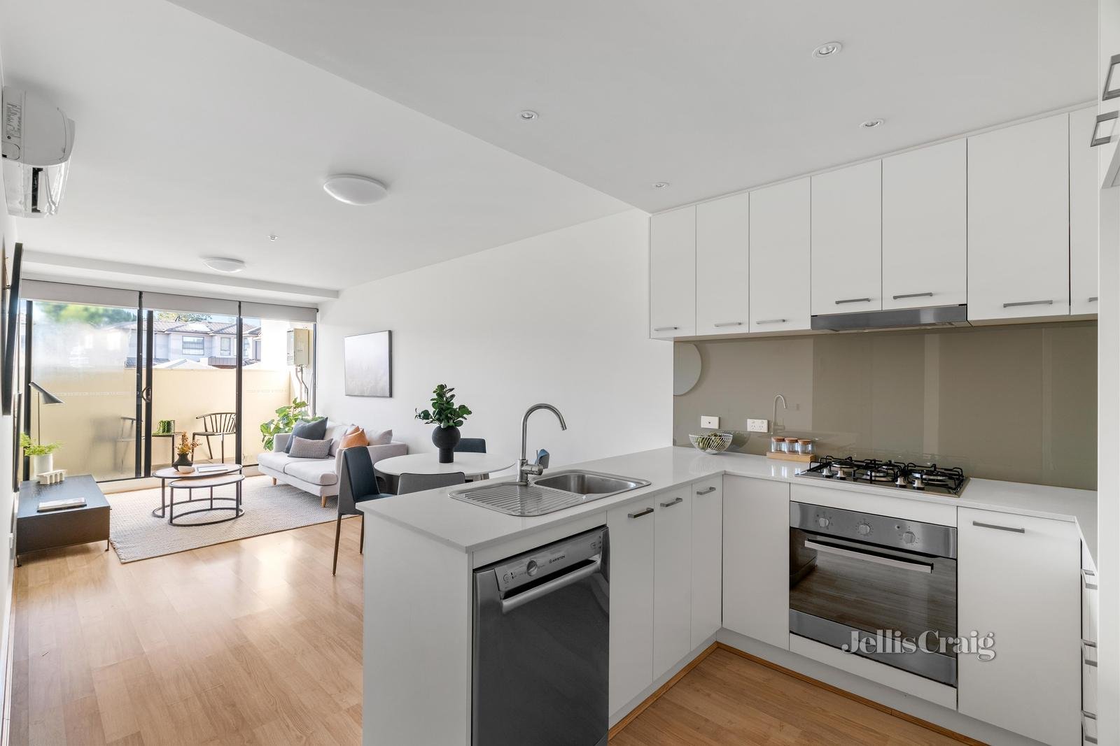 110/300 Middleborough Road, Blackburn image 3