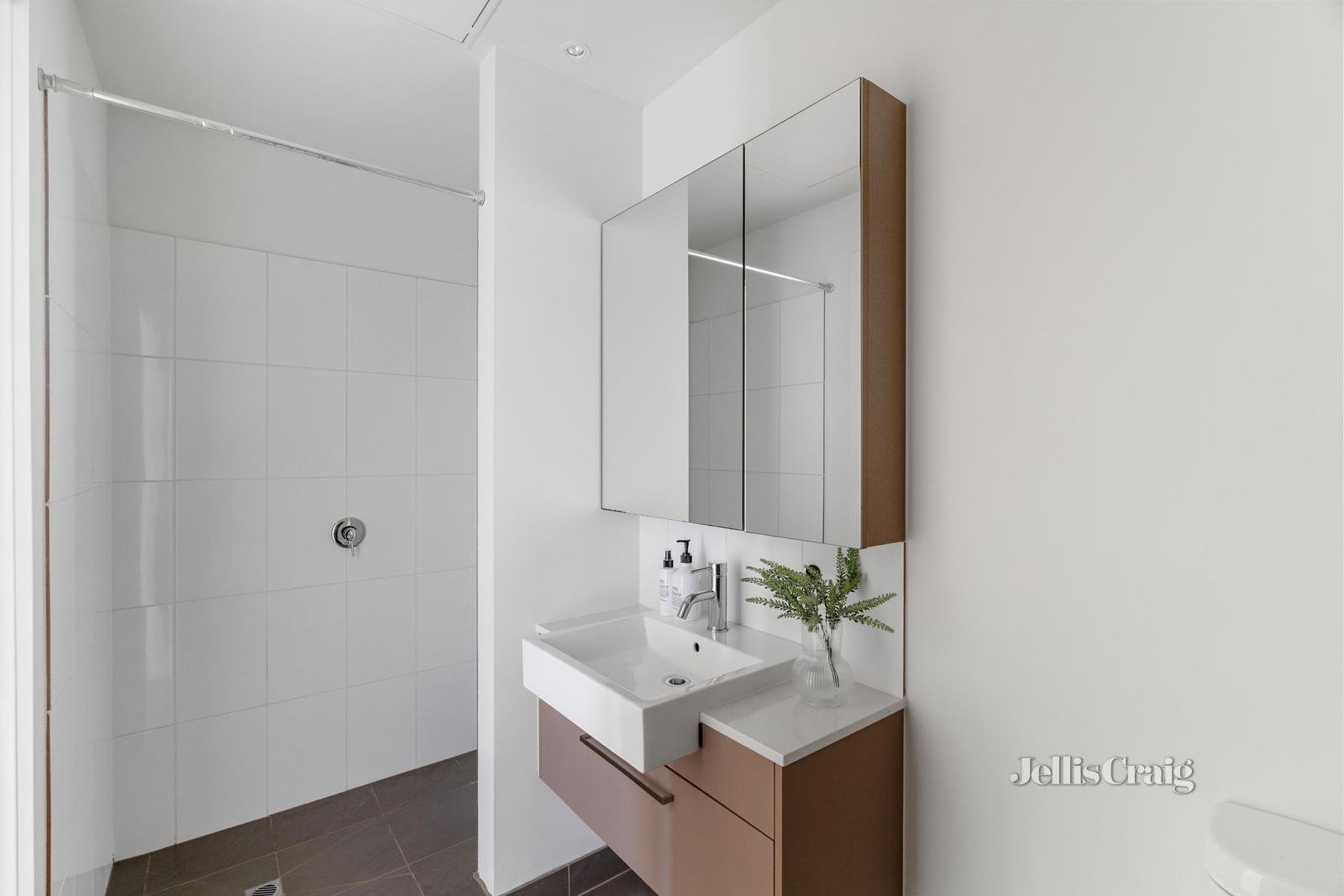 110/300 Middleborough Road, Blackburn image 5