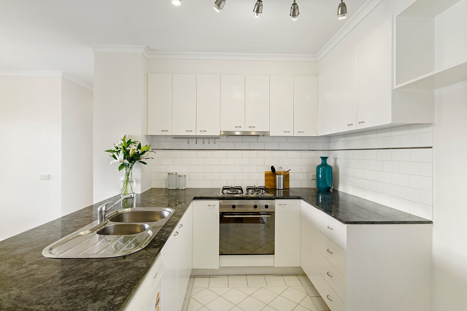 1103/148 Wells Street, South Melbourne image 3