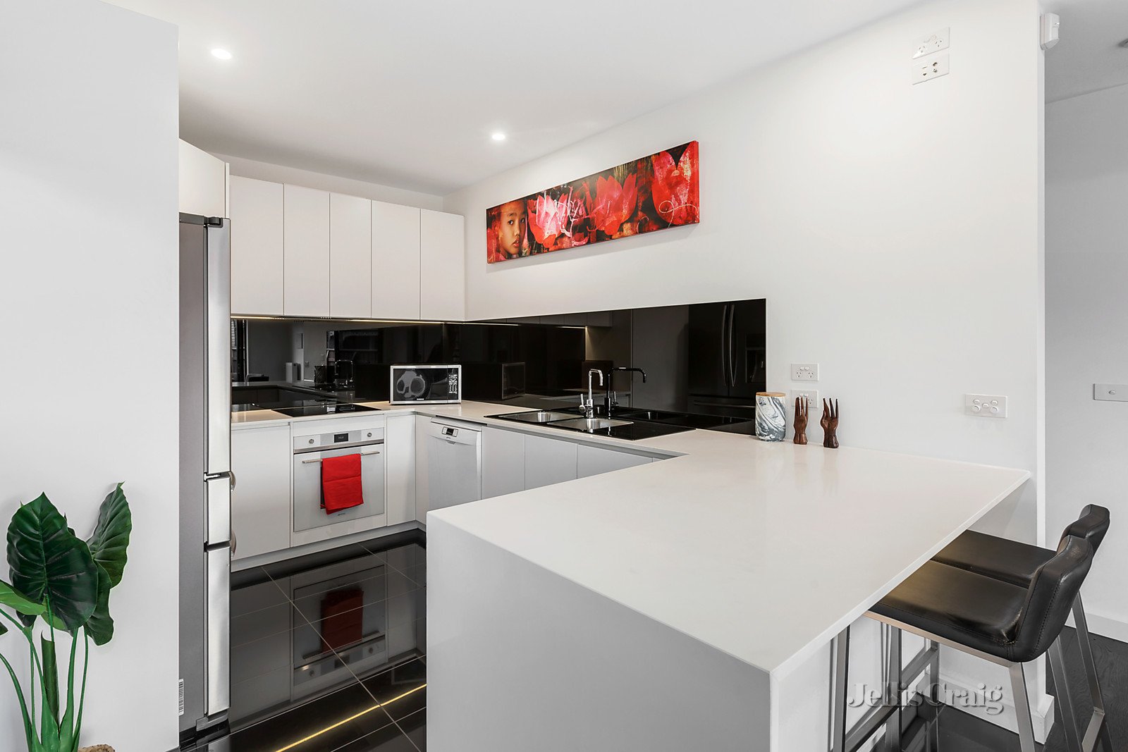 1/105 Arthurton Road, Northcote image 4