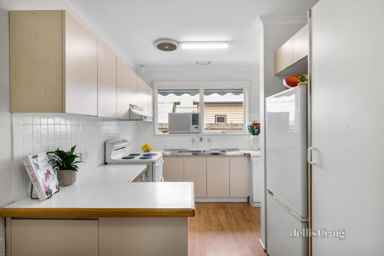1/105 Croydon Road, Surrey Hills image 5