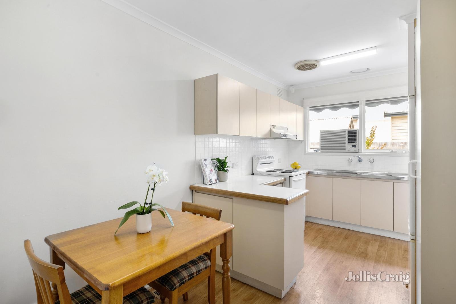 1/105 Croydon Road, Surrey Hills image 6
