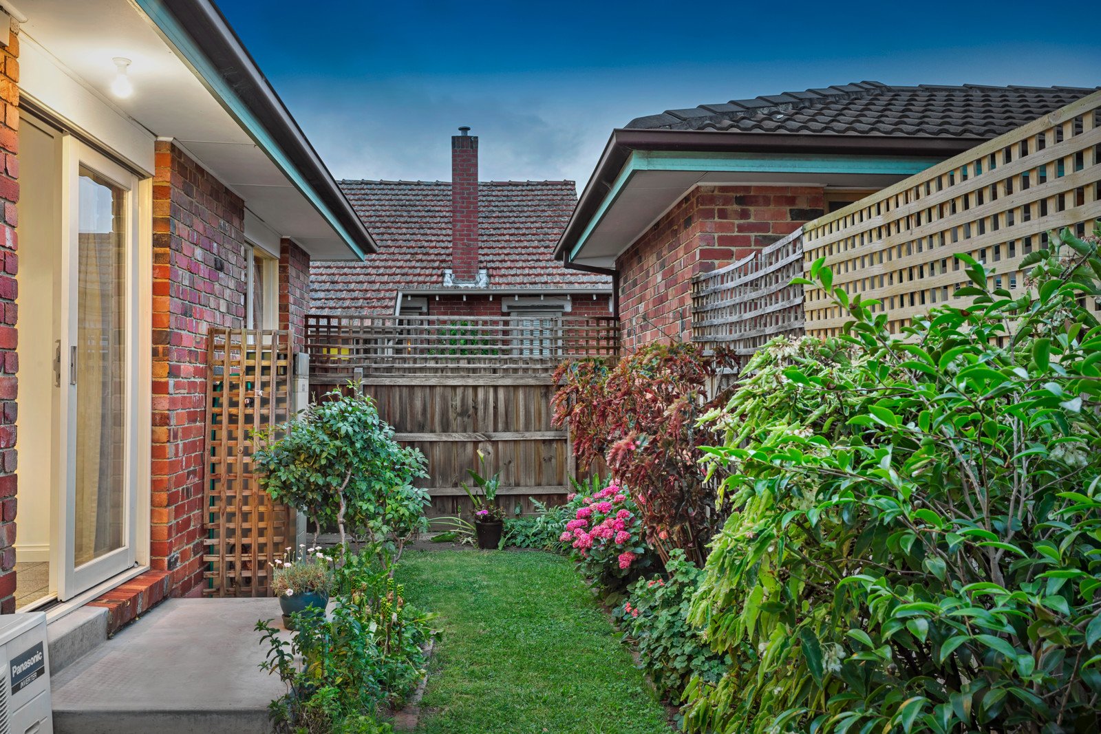 1/1051 Dandenong Road, Malvern East image 5