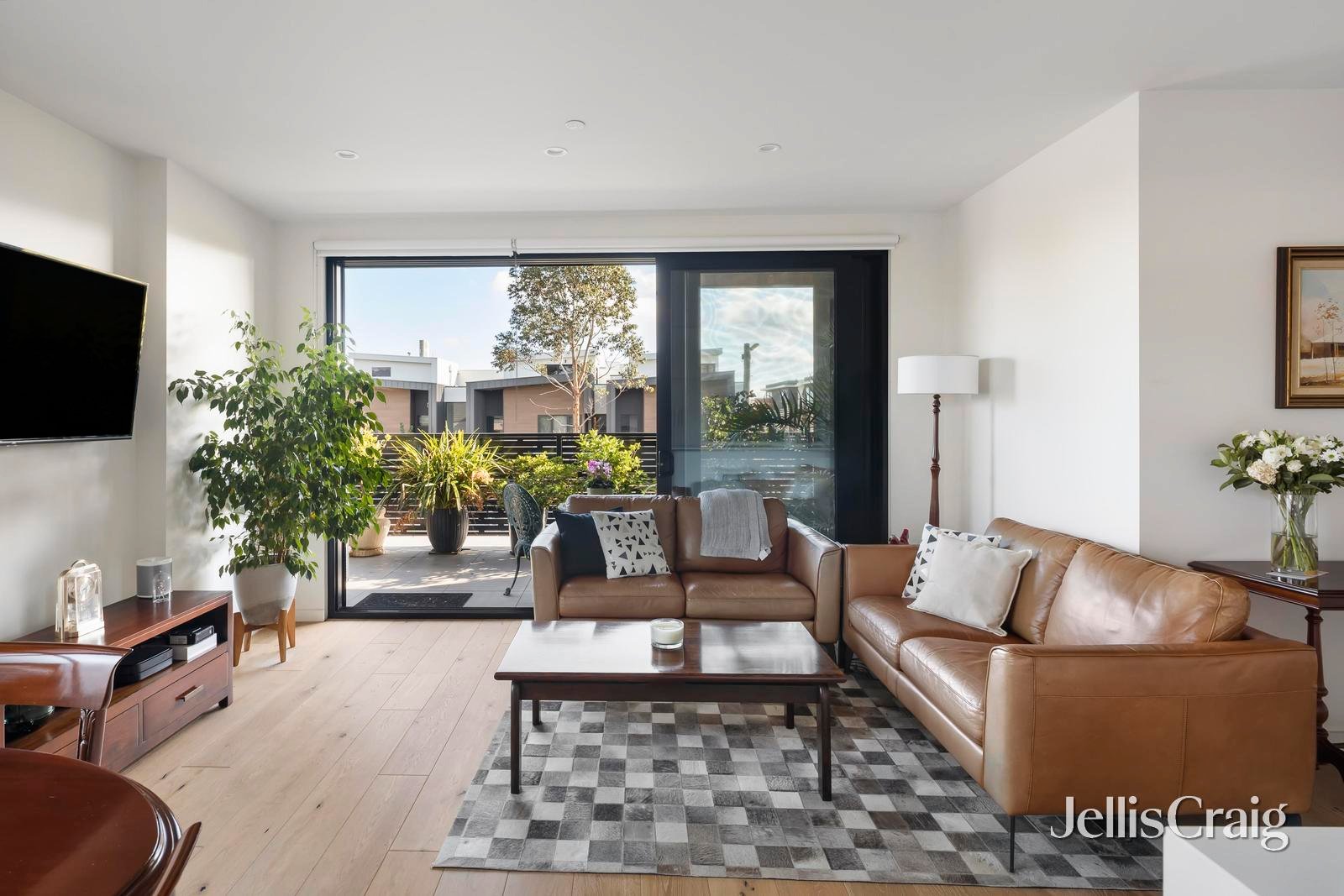 110/6 Claire Street, Mckinnon image 2