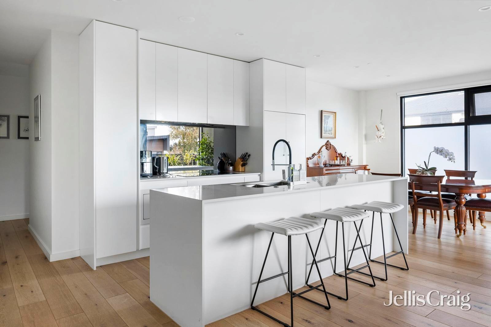 110/6 Claire Street, Mckinnon image 3