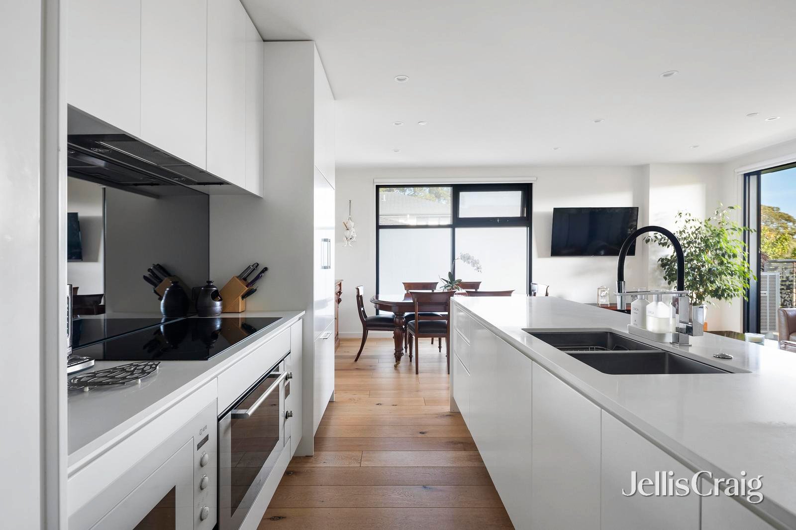 110/6 Claire Street, Mckinnon image 4