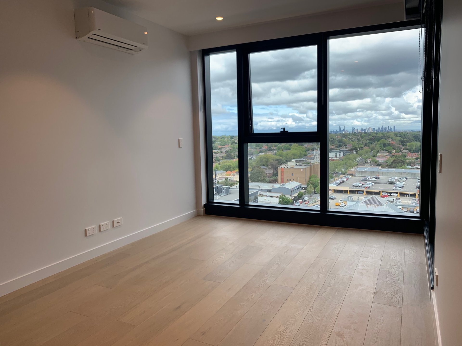 1106/545 Station Street, Box&nbsp;Hill image 4