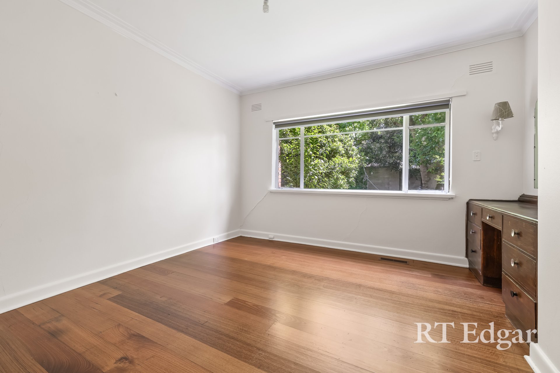 Property Gallery Thumbnail 6