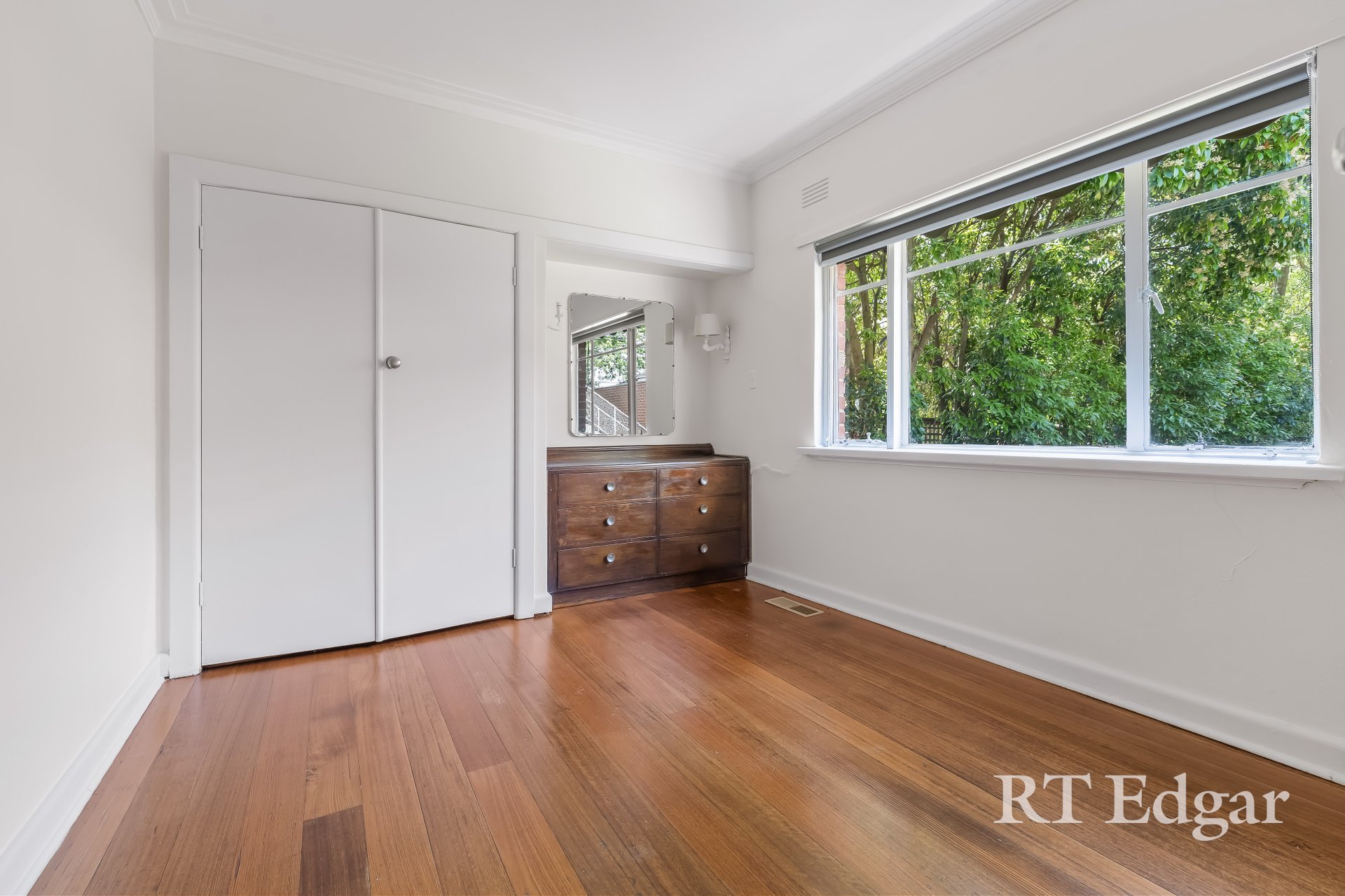 Property Gallery Thumbnail 8