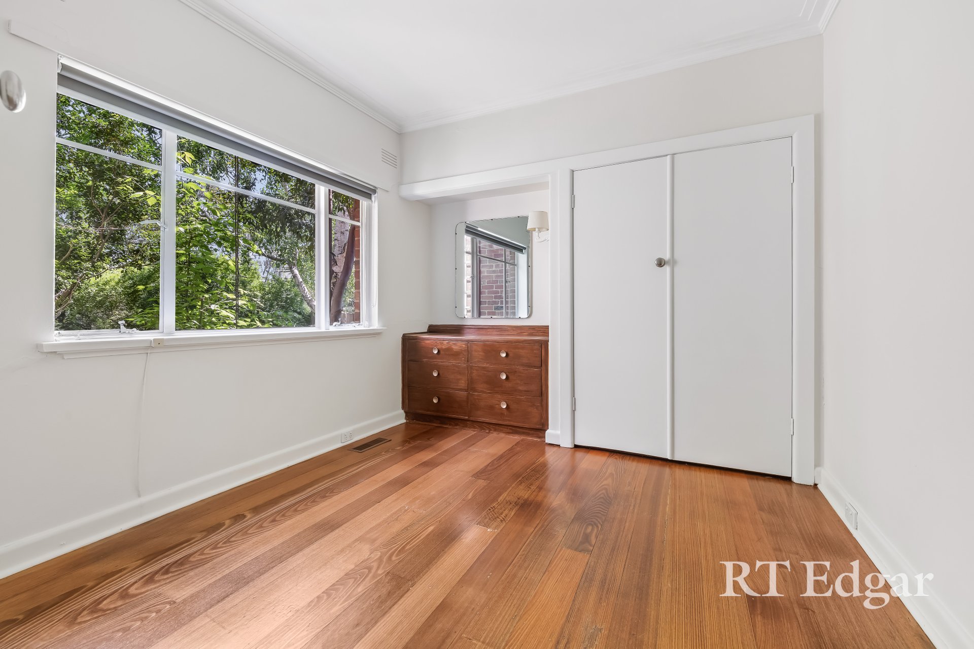 Property Gallery Thumbnail 9