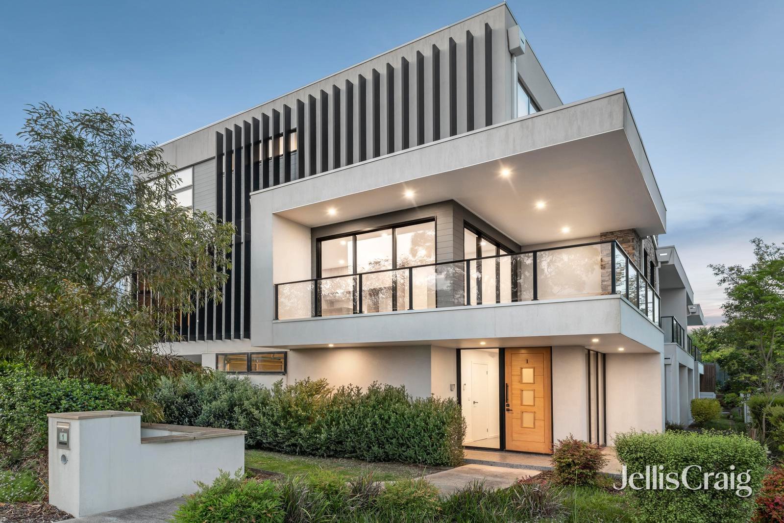 1/1067 Doncaster Road, Doncaster East image 1